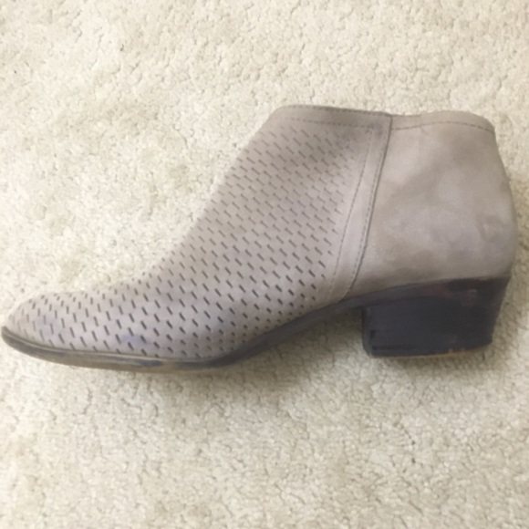 Lucky Brand Brielley Leather Bootie Ankle Boots Perforated Stacked Block Heel 9M - Picture 6 of 14